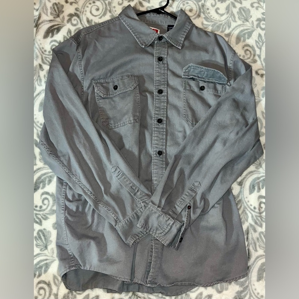 Wrangler Men’s Gray Work Shirt Button Down Front Dual front pockets size XL